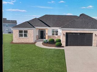 1927 Parkside Dr, Sycamore, IL 60178