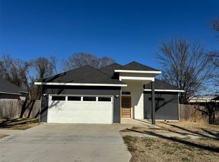 1009 E Buffalo St, Forney, TX 75126