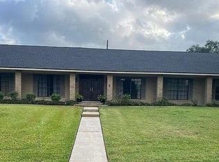 8 Bayou Bend Pl, Beaumont, TX 77706