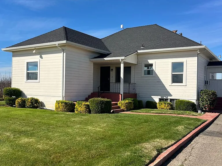 3636 N Beecher Rd — Photo 1