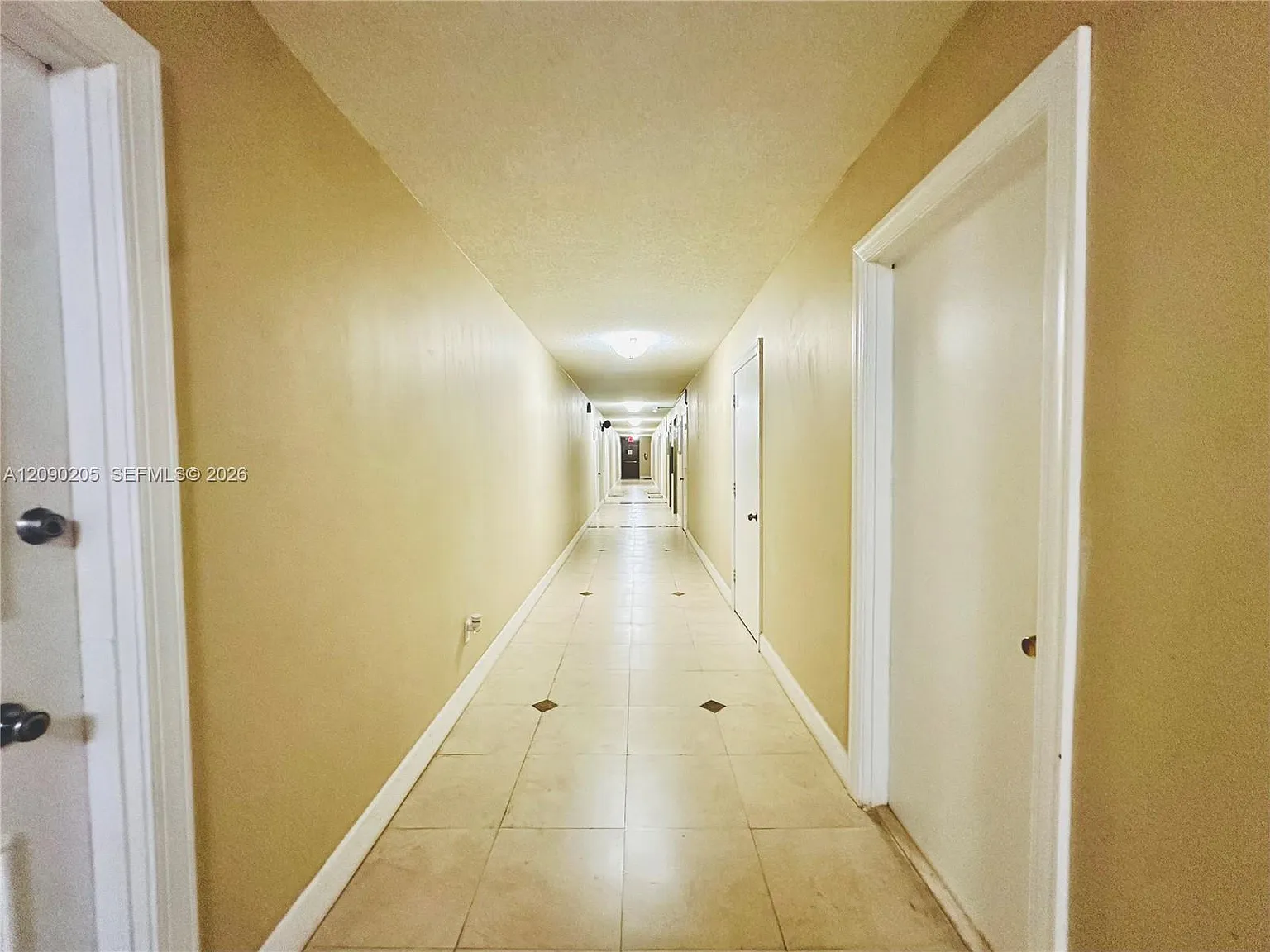 Stratford Towers Condo — Photo 4