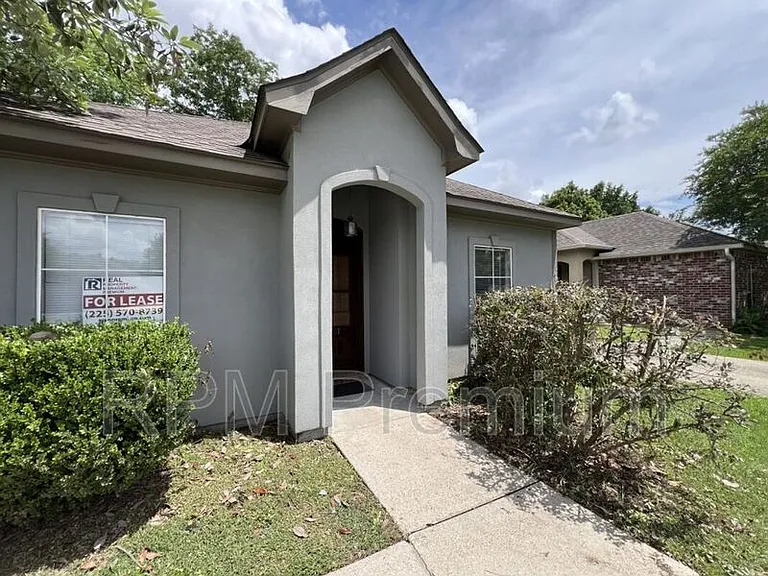 5557 Arialo Dr — Photo 3