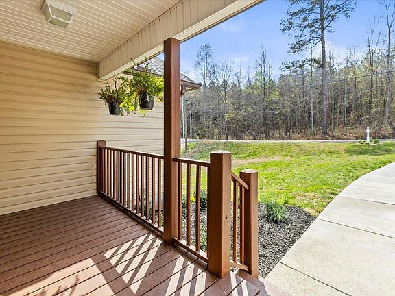 4th image of 818 Bridges Rd