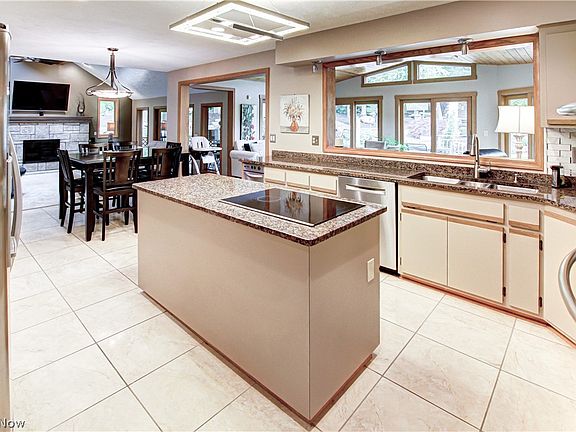 4th image of 77 Carr Rd