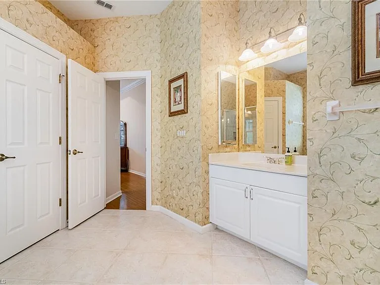 20083 Seadale Ct — Photo 18