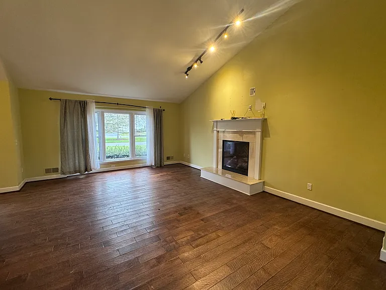 51 Stonington Dr — Photo 3