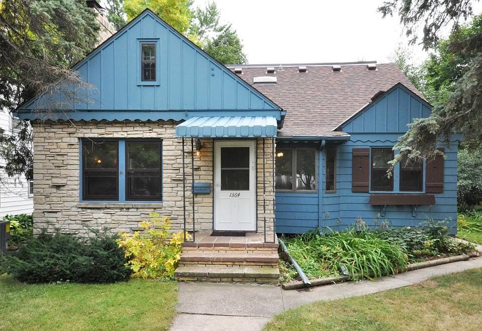 Wonderful 3 BR + den and 2.5 baths
