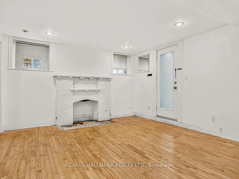 483 Parkside Dr #LOWER — Photo 2