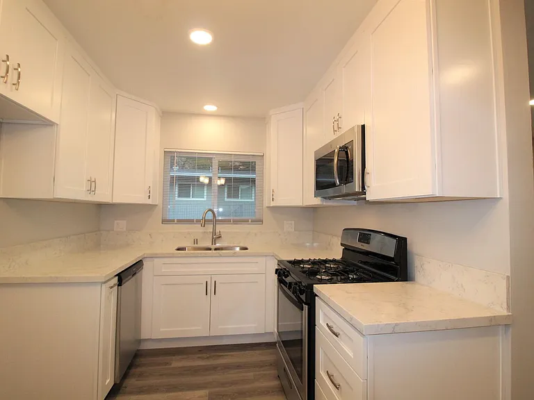 FOOTHILL VILLAGE — Photo 93