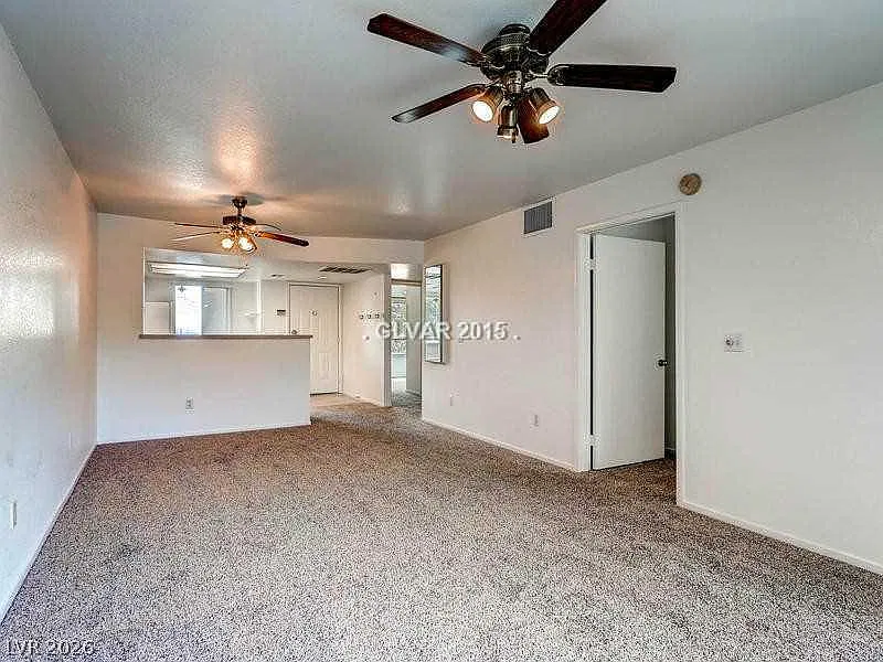 2 bed, 2.5 bath, 948 sqft, $1,400 — Photo 2