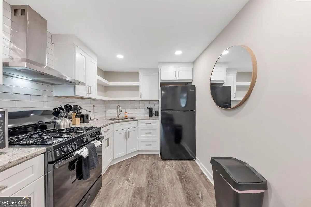 2 bed, 1.0 bath, 700 sqft, $2,600 — Photo 4