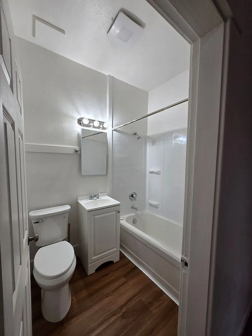 Tower 410 — Photo 4