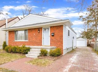 220 Massoit St, Clawson, MI 48017