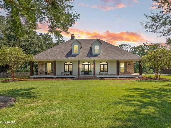 1389 Main Hwy, Arnaudville, LA 70512