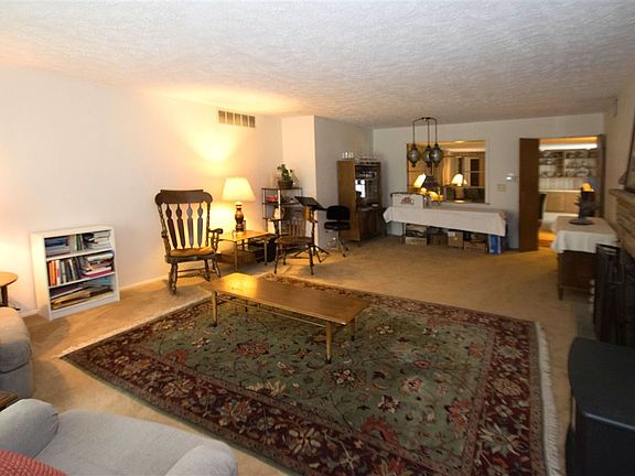 4th image of 17280 Parker Ave