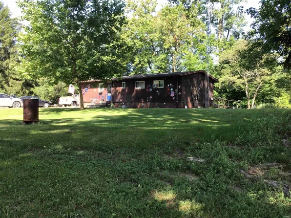 2338 E Tanner Ln, Winamac, IN 46996