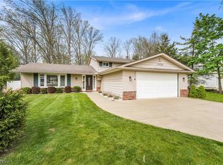 17024 Hunting Meadows Dr, Strongsville, OH 44136