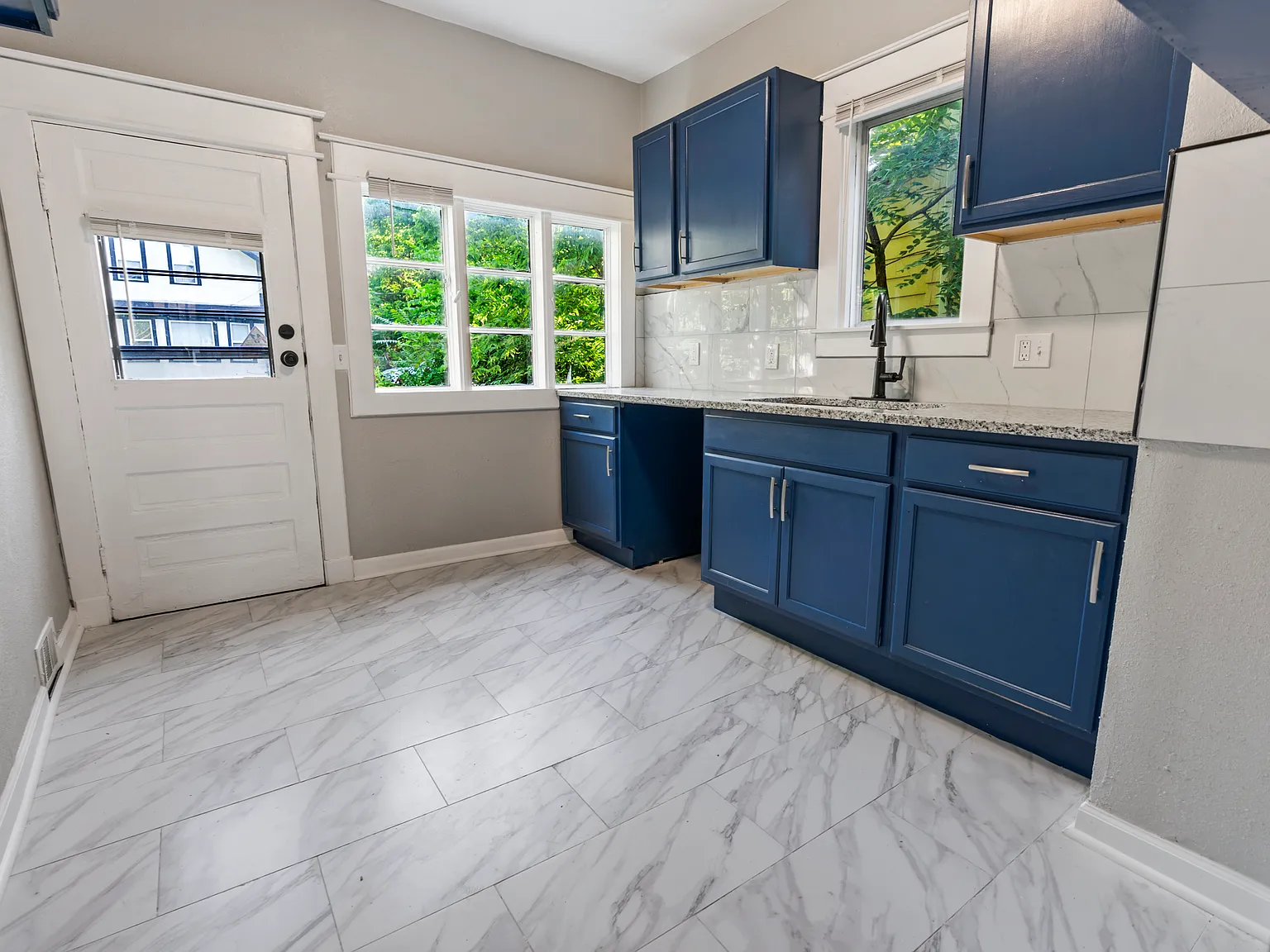 4 bed, 1366 sqft, $1,745 — Photo 3