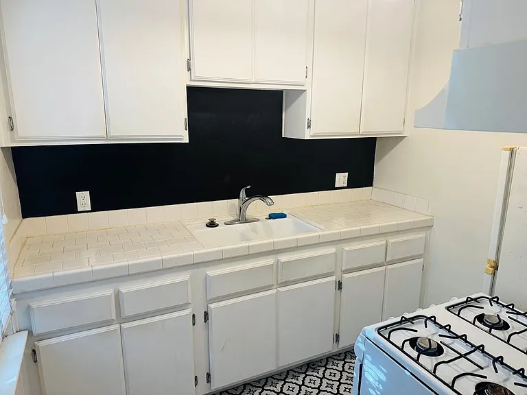 2202-2230 E Lowena Dr — Photo 7