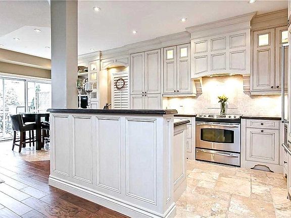 3rd image of 2113 Pinevalley Cres