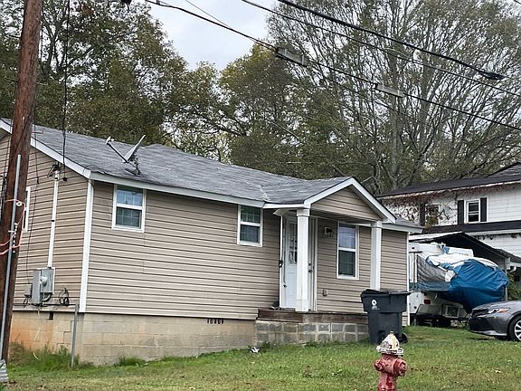 3rd image of 199 Brock St
