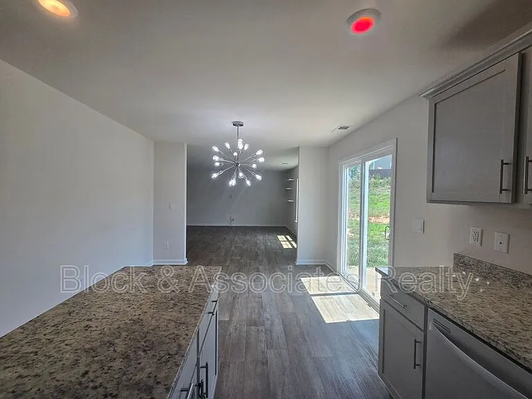 310 Beresford Way — Photo 7