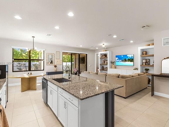 4th image of 7464 Estero Dr