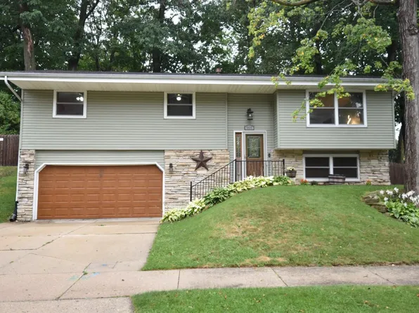 905 Mulberry DRIVE WEST West, West Bend, WI 53090