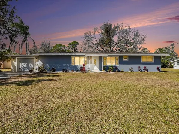 307 Campus Dr, Ruskin, FL 33570