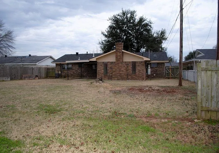 1519 Holiday Pl — Photo 25