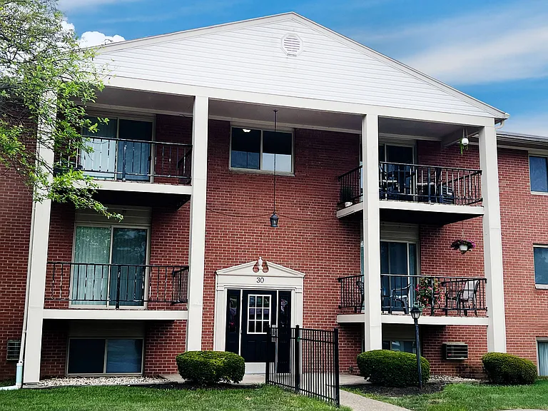 Crown Ridge Apartments — Photo 43