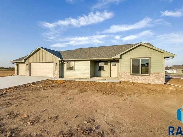 301 Lacy Ave, Garretson, SD 57030