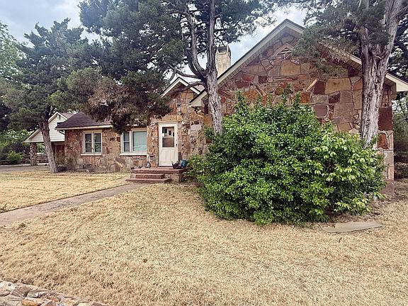 3rd image of 600 S Hedgecoke St