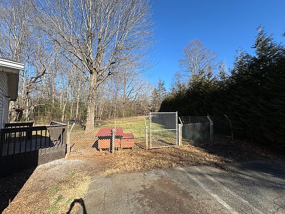 5th image of 3928 Crossing Creek Dr
