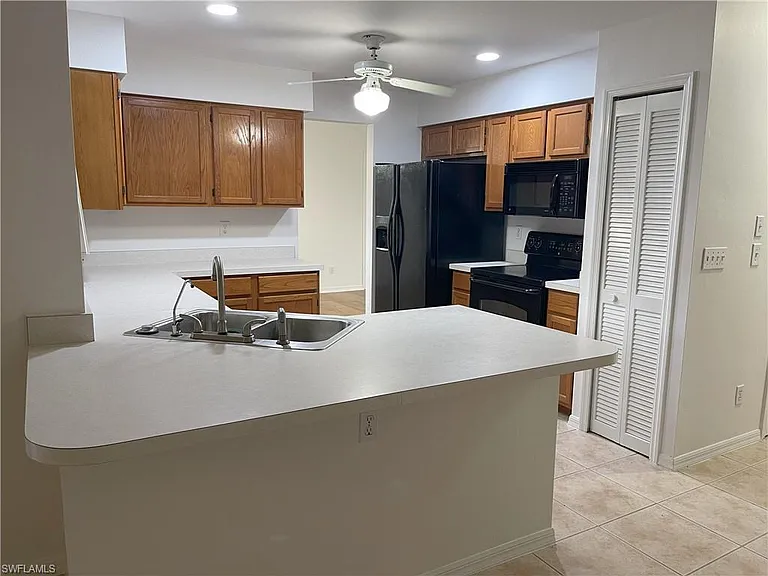 9758 Country Oaks Dr — Photo 3