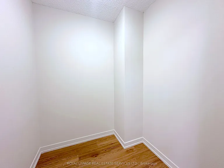 165 La Rose Ave #301 — Photo 16