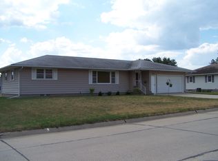 506 N 3rd St, Plainview, NE 68769