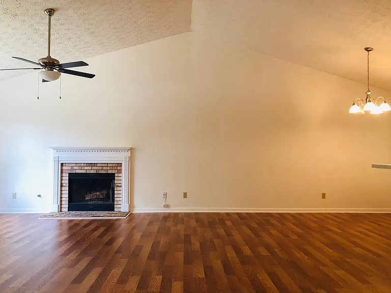 3221 Meadowlark Ln NW — Photo 5