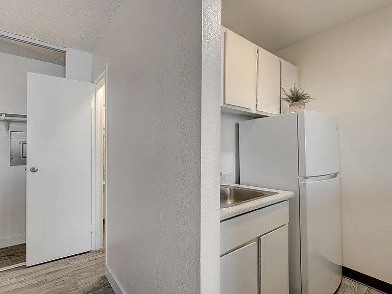 4050_Palos Verdes St_model-15