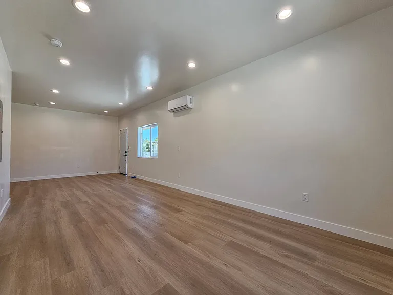 11821 Pipeline Ave #1 — Photo 7