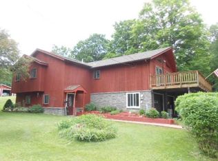 426 N Quaker Ln, Hyde Park, NY 12538