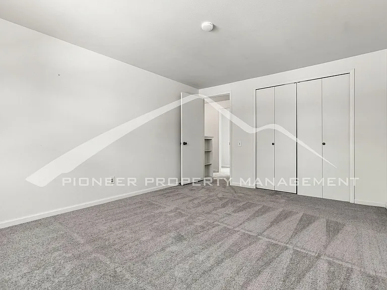 2896 S Paris St — Photo 19
