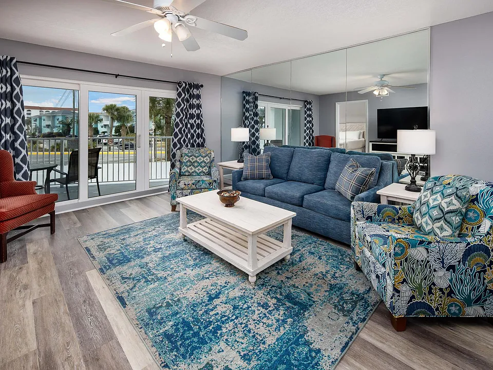 895 Santa Rosa Blvd #208