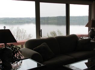 22645 Starview Dr, Dubuque, IA 52001