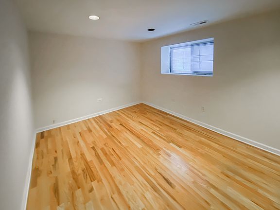 3rd image of 3637 1/2 N Paulina St #1