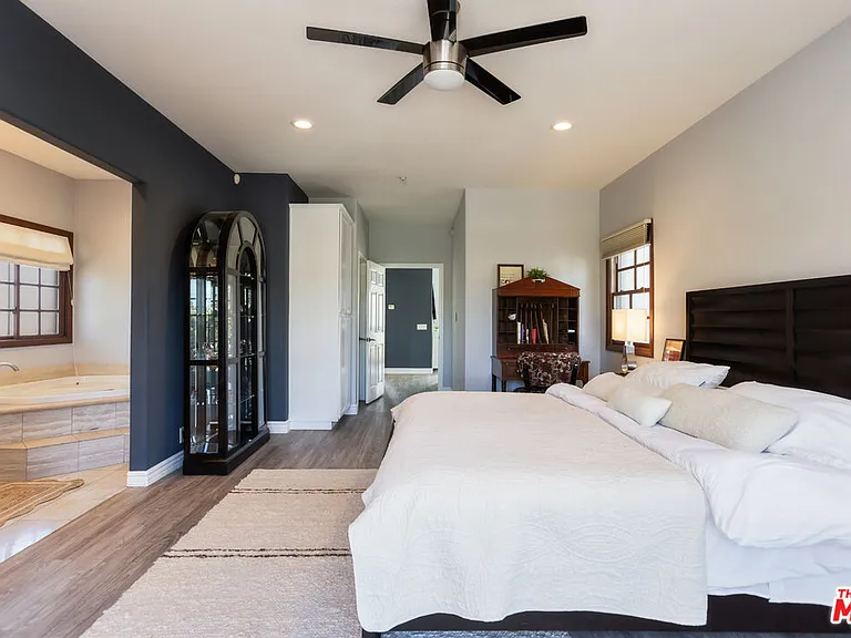 546 N Indian Canyon Dr — Photo 25