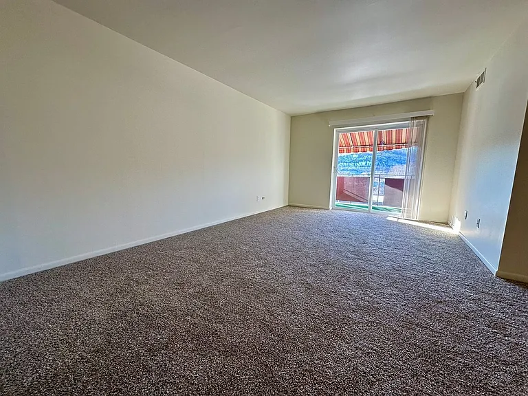 360 Maryland Ave — Photo 106