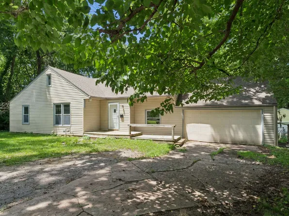 11106 Applewood Dr, Kansas City, MO 64134
