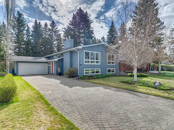 6718 W Legare Dr SW, Calgary, AB T3E 6H2