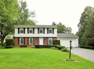 16 Coachman Dr, Penfield, NY 14526